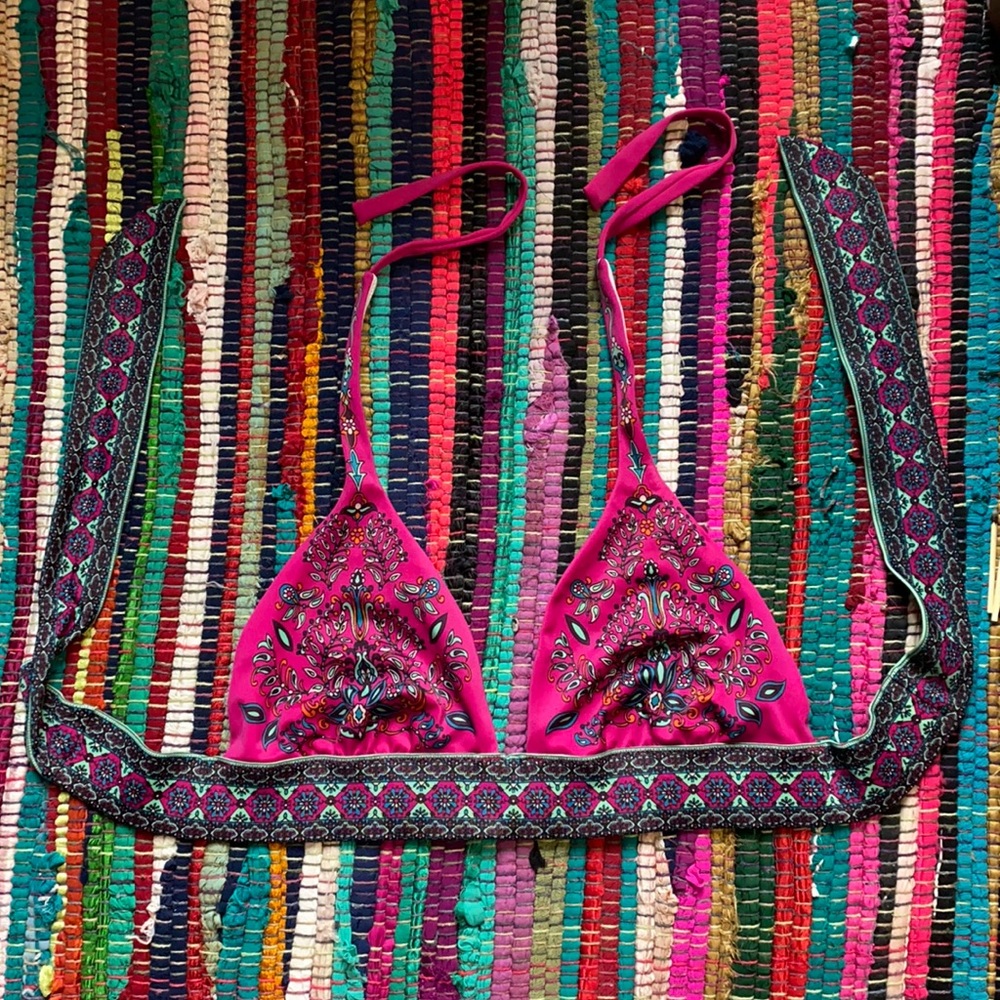 Medium swimsuit top